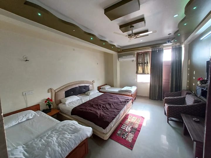 Deluxe Room Bed Area